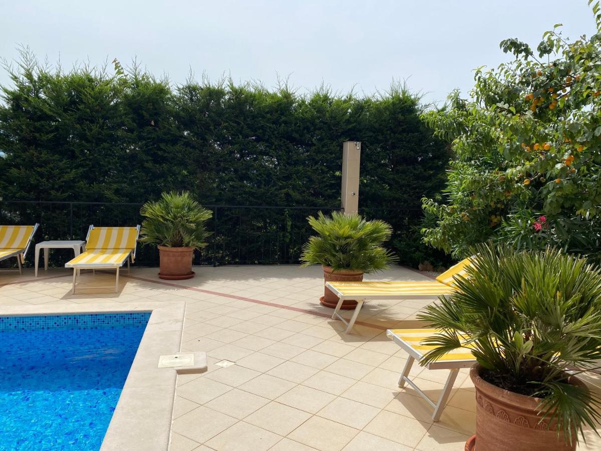 Apartments Villa Viktoria Tivat Eksteriør bilde